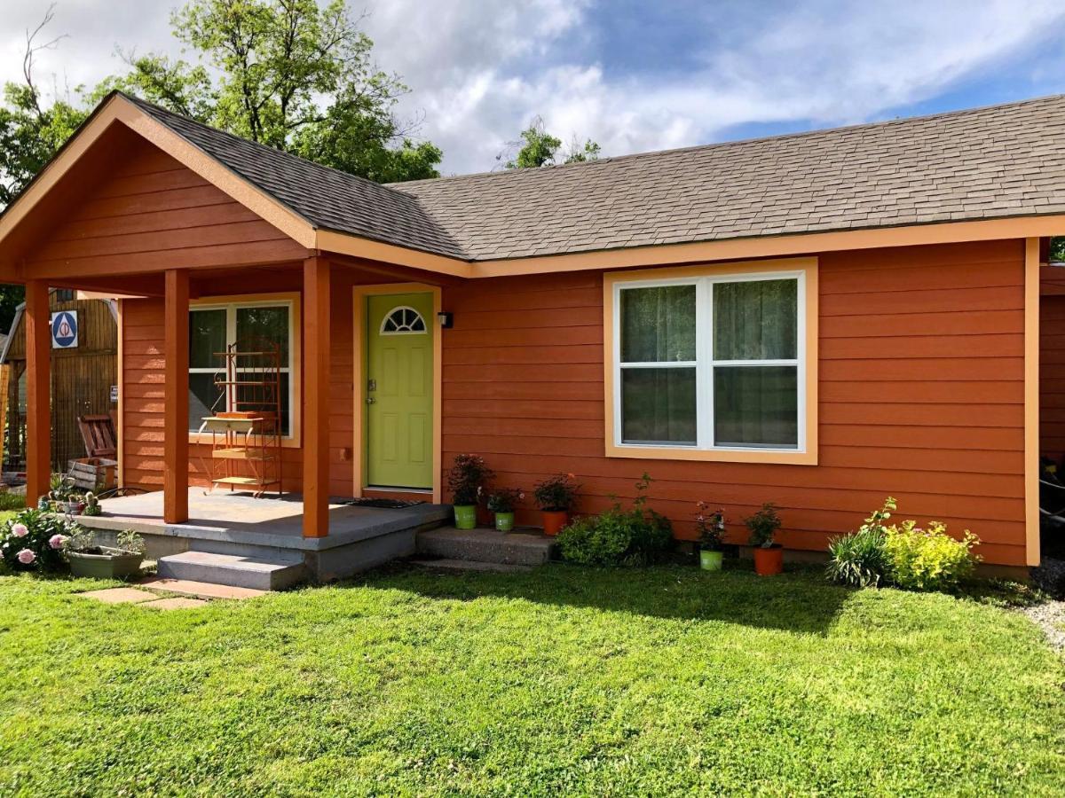 Ez 1 Mile To Fort Sill! Pumpkin Cottage Sleeps 9, Grills, Firepit, Laundry Lawton Exterior photo