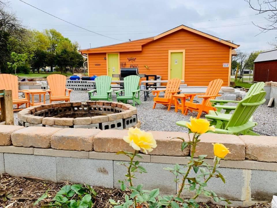 Ez 1 Mile To Fort Sill! Pumpkin Cottage Sleeps 9, Grills, Firepit, Laundry Lawton Exterior photo